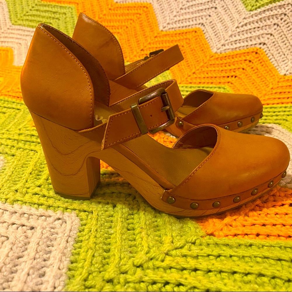 Brown Maryjane clogs